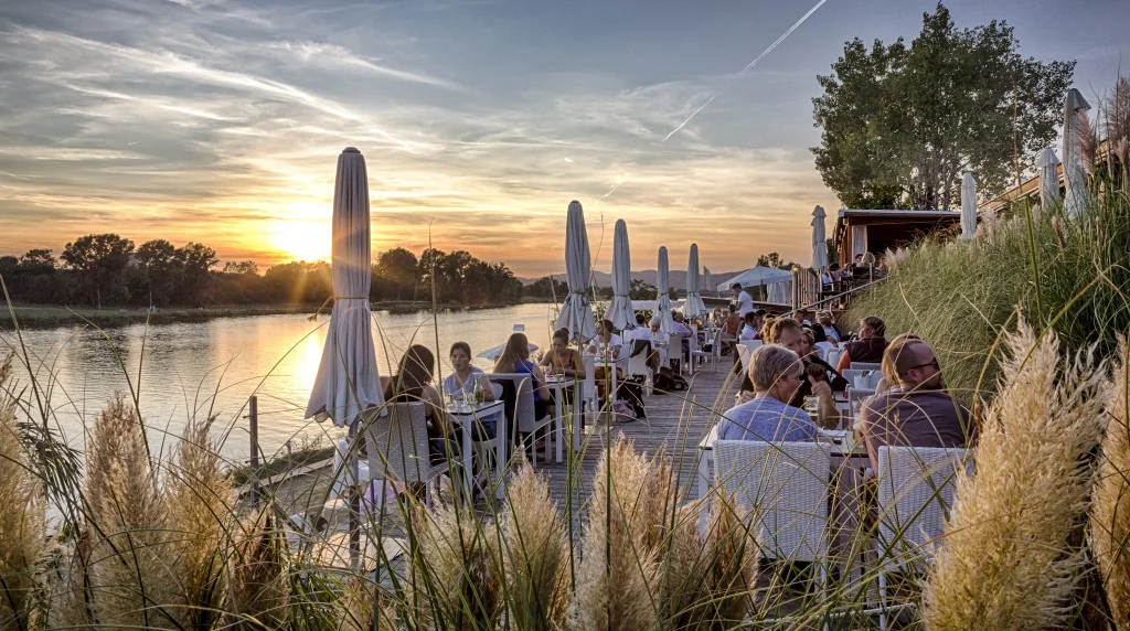 Terrasse am Wasser